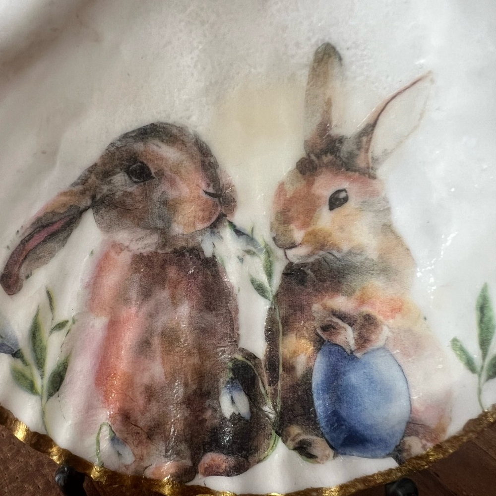 Handmade handcrafted OOAK decoupage Easter bunny on scallop shell - Picture 2 of 4